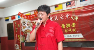 马六甲豫章堂罗氏宗祠主席罗燊森高歌一曲