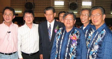 马来西亚罗氏公会代表团与北马罗氏豫章堂主席罗自强合照